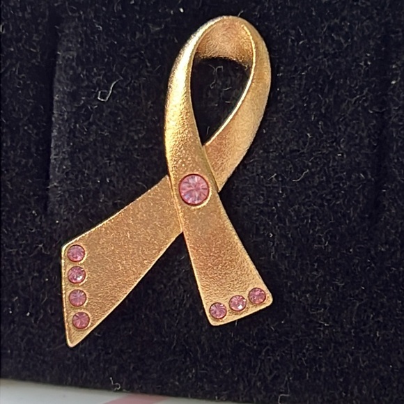 Breast cancer pin with pink rhinestone from Avon - Picture 3 of 4